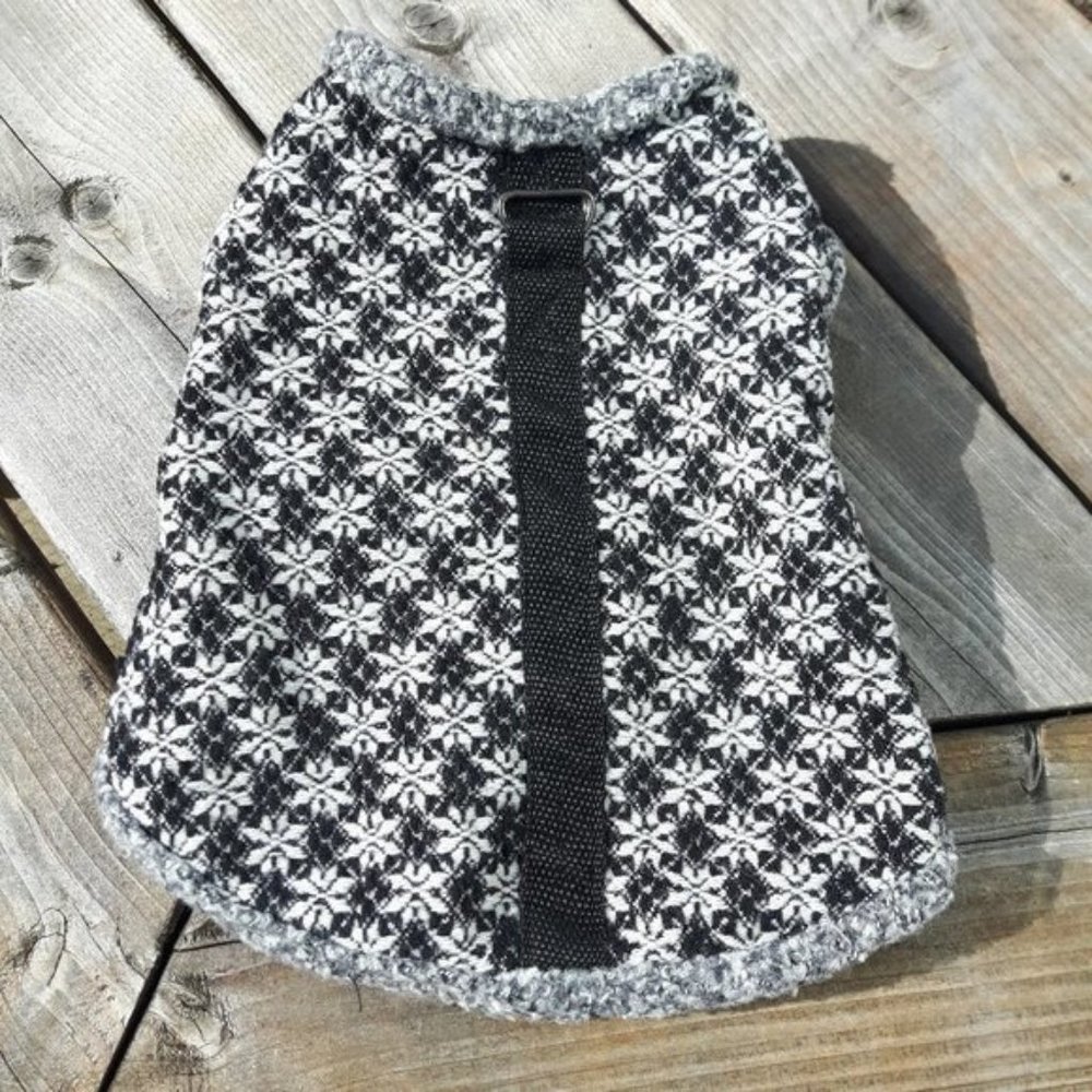 Snowflake Dog Coat Herringbone Style Velcro Closur